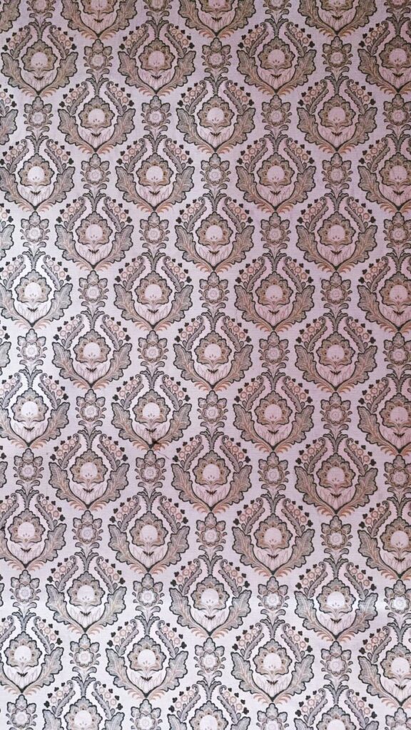 🧱 Premium Wallpapers Elegant wallpaper with intricate floral damask design, perfect for vintage home decor.