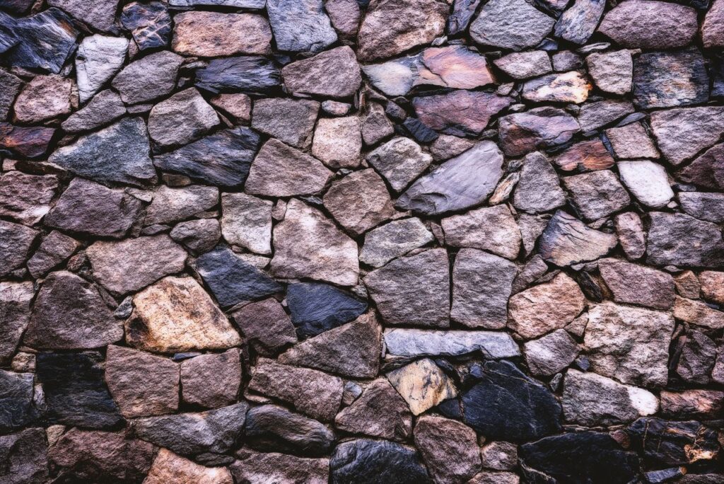 🧱 Premium Wallpapers High-resolution image of a rustic stone wall showing detailed texture and pattern.